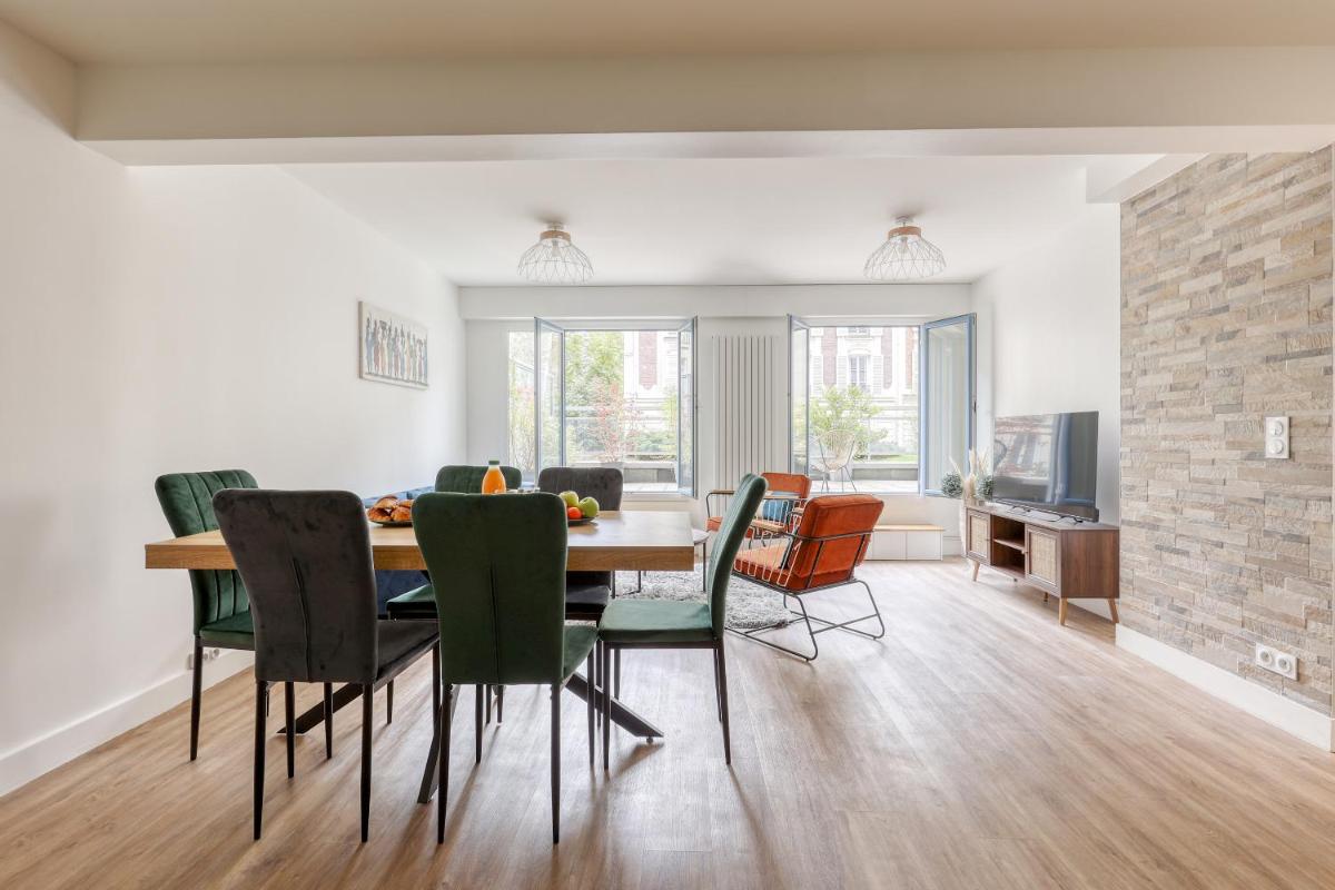 Suitetrails - Branded New 4 Bdrs Flat - Huge Terrace - Prime Loc