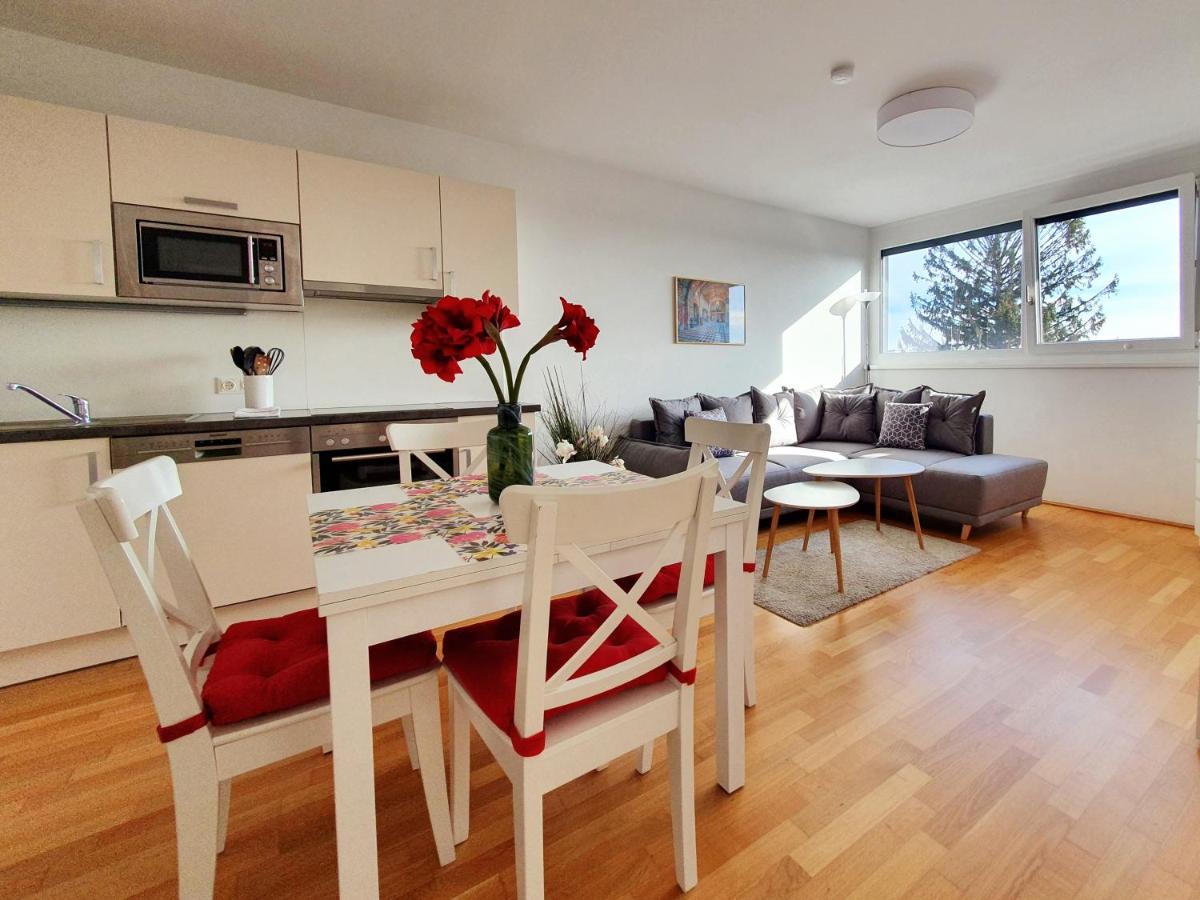 Suitetrails - Near Lake Stylish & Fully Furnished Apartment