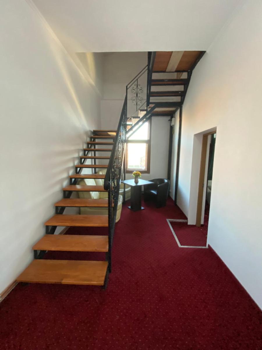 Pensiunea B90 - Housity