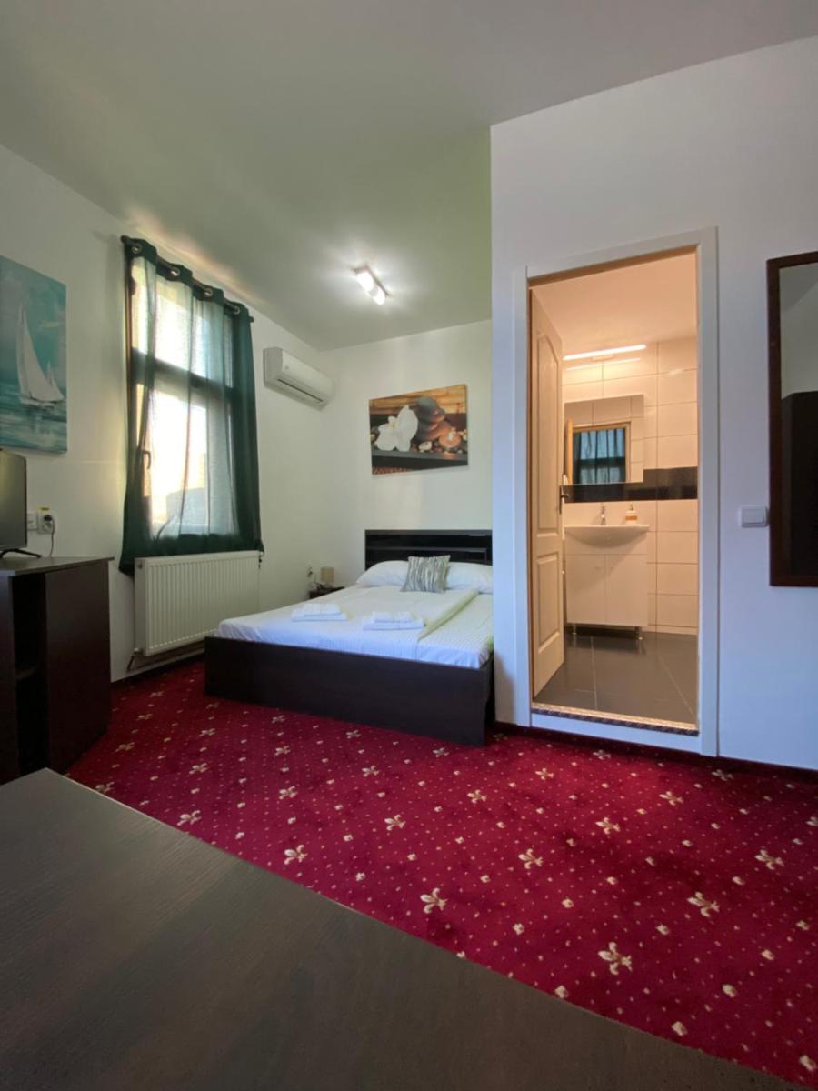 Pensiunea B90 - Housity