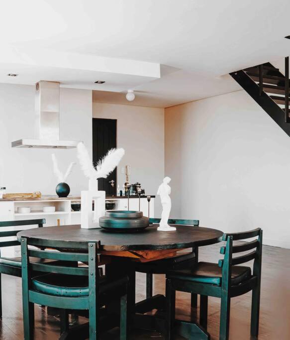 Suitetrails - La Casa De Lior- Modern & Fully furnished Apartment with balcony