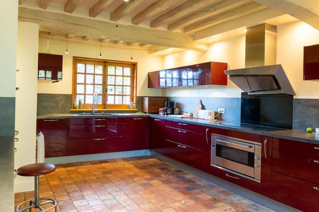 Suitetrails - Wonderful Villa on the bank of the river at 1H from Paris