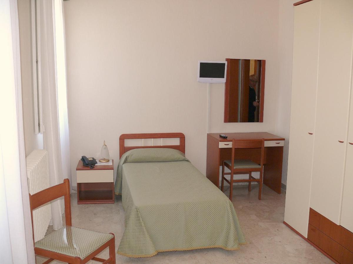 Albergo Casa Del Pellegrino - Housity