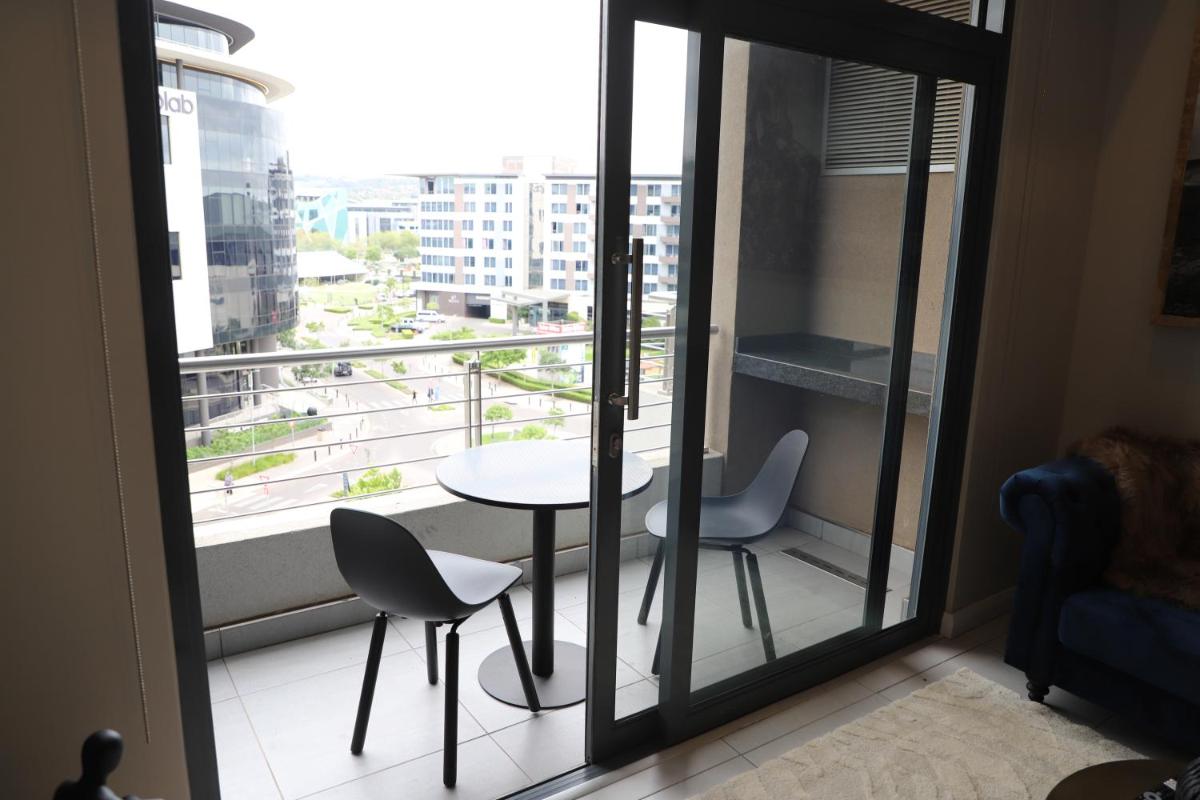 Suitetrails - 418 Menlyn Maine Trilogy