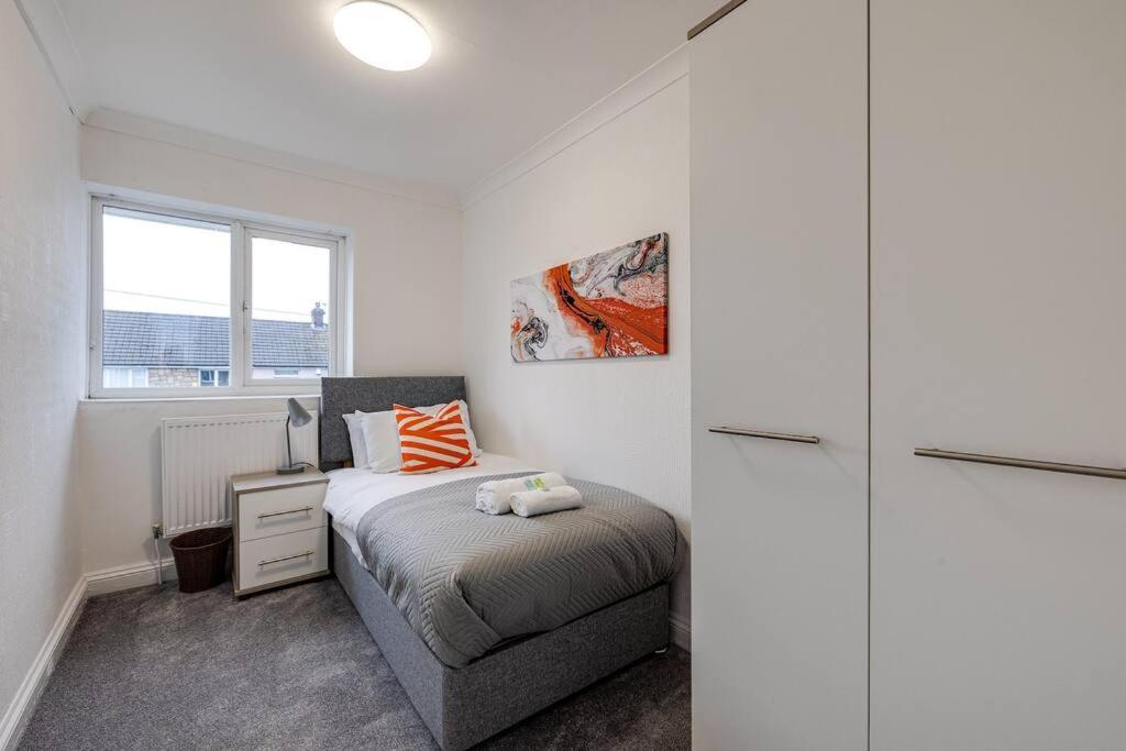3 BR Modern Home w free parking at Saint Helens - Housity