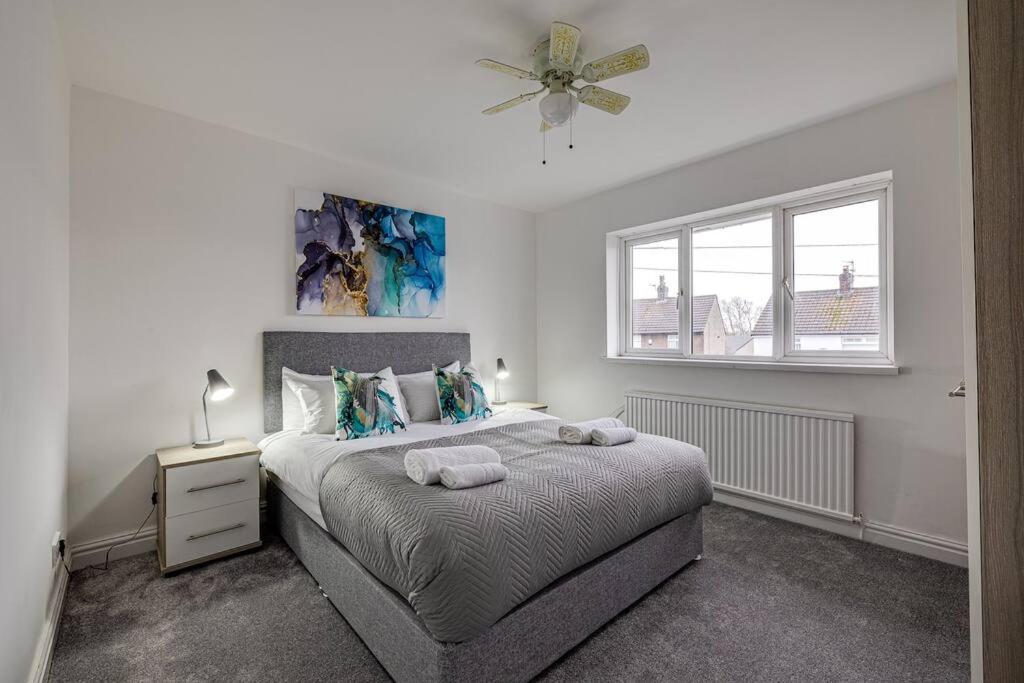 3 BR Modern Home w free parking at Saint Helens - Housity