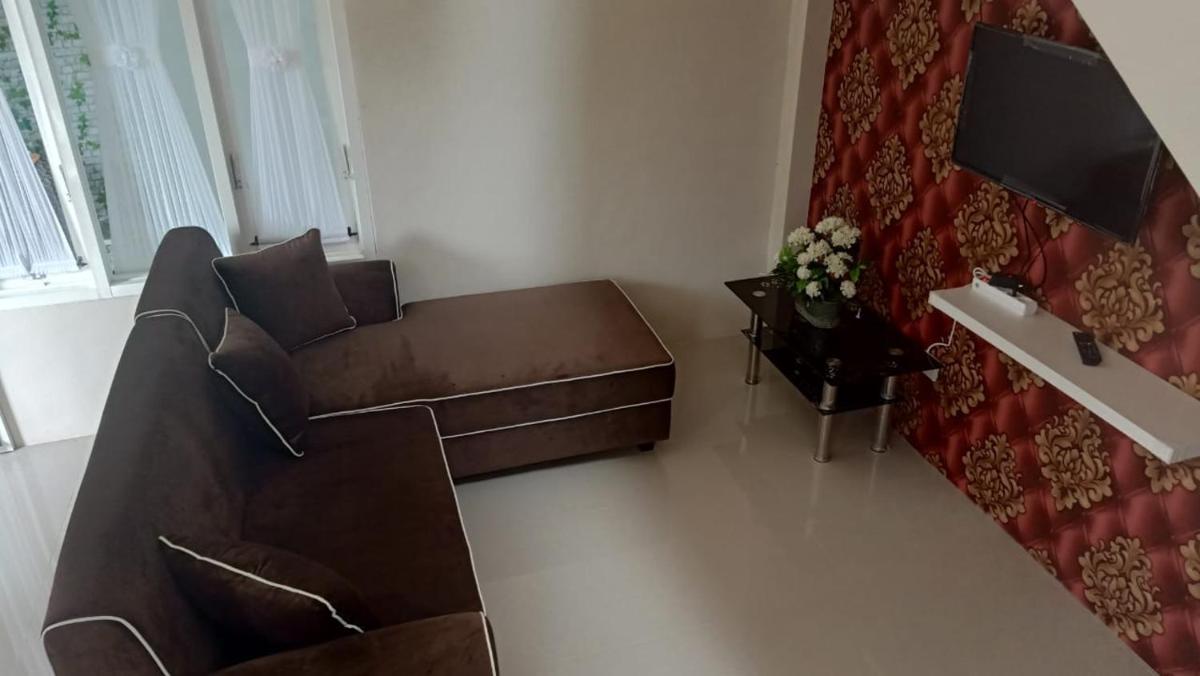 Suitetrails - Villa D ' Jagadland Tahap 3 No. 10 , Jl. TVRI , Oro-oro ombo