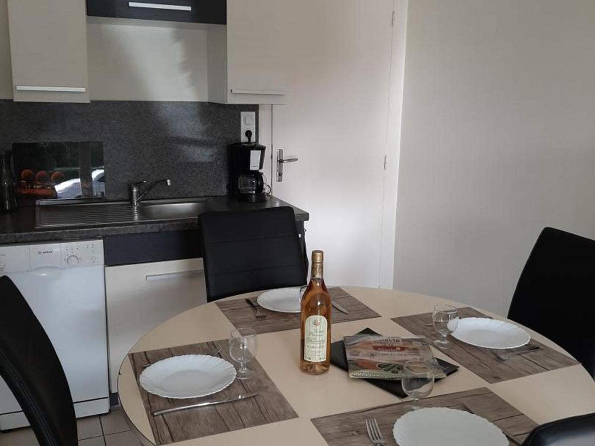 Gîte Saint-Même-les-Carrières, 3 pièces, 4 personnes - FR-1-653-37 - Housity