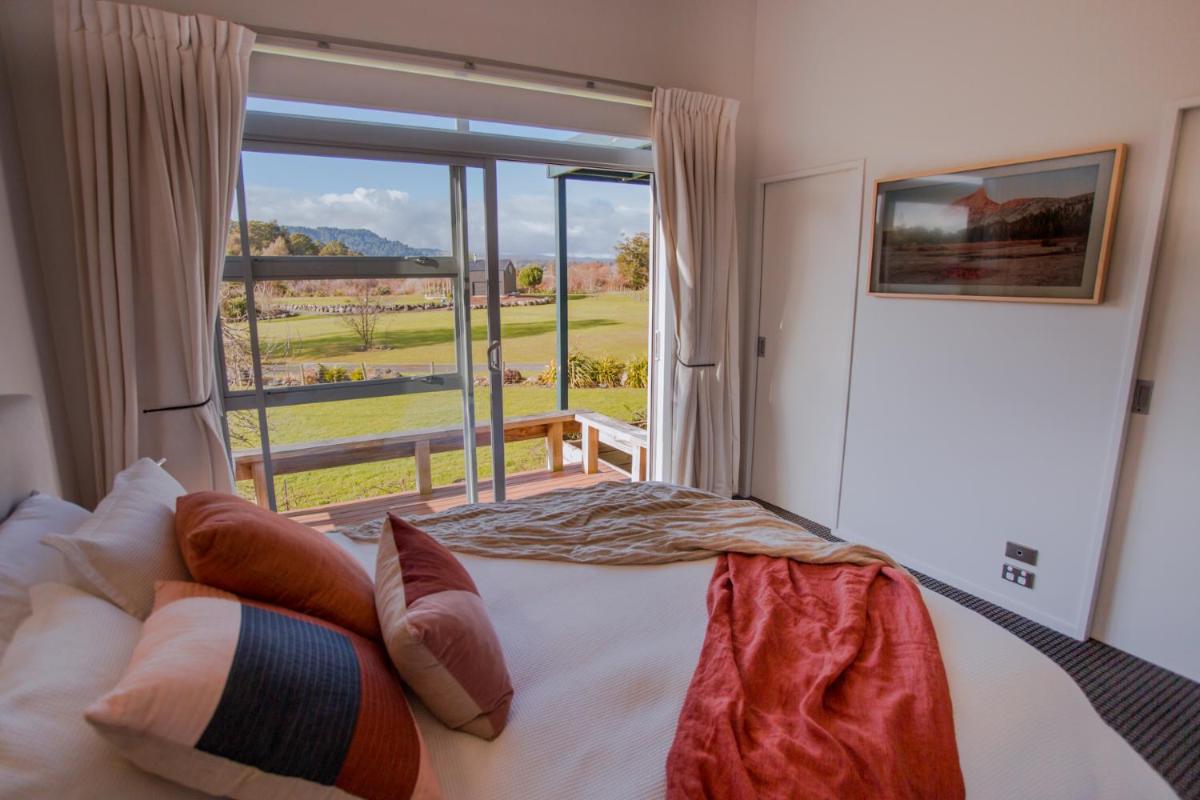 Suitetrails - Mountain Glass - Ohakune Holiday Home
