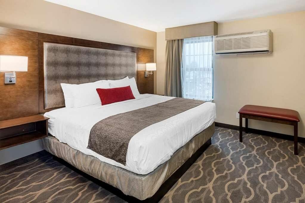 Country Inn & Suites by Radisson, Grandville-Grand Rapids West, MI - Housity