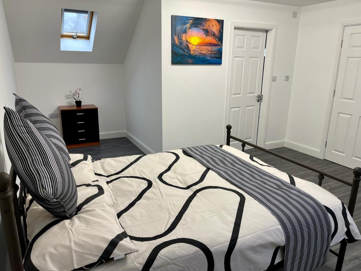 4-Bedroom Cottage in Healing, Grimsby - Housity