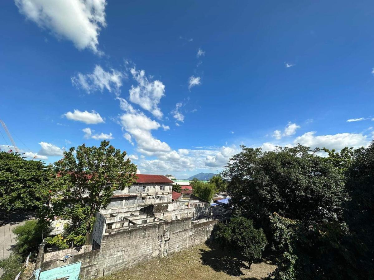 Clark pampanga( dale’s crib) - Hizvo