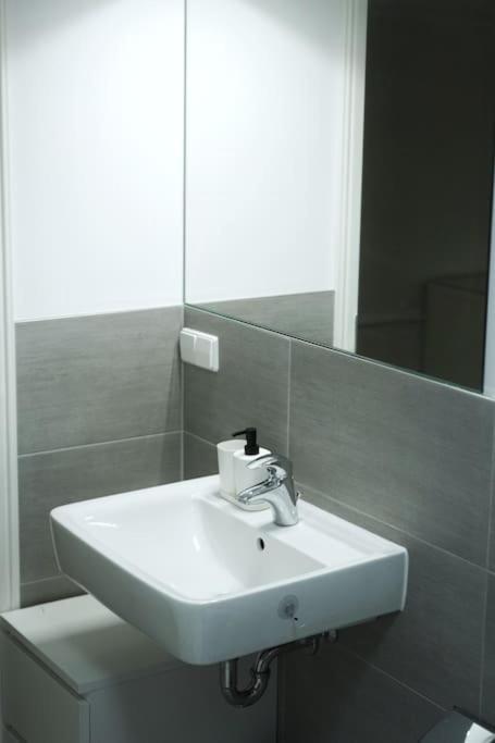 Suitetrails - Central, cozy & beautiful designed 2-rooms Apt. near river