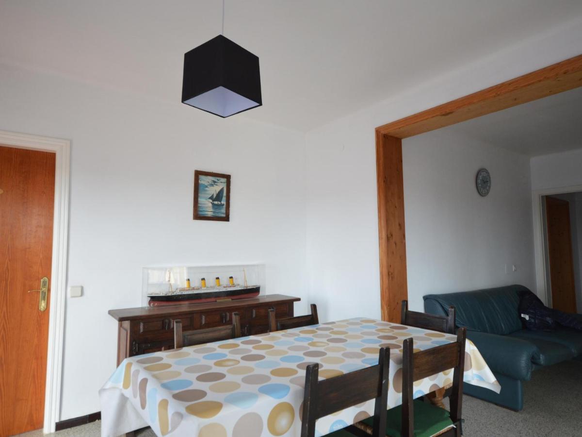 Apartamento Sant Pere Pescador, 2 dormitorios, 4 personas - ES-89-94 - Housity