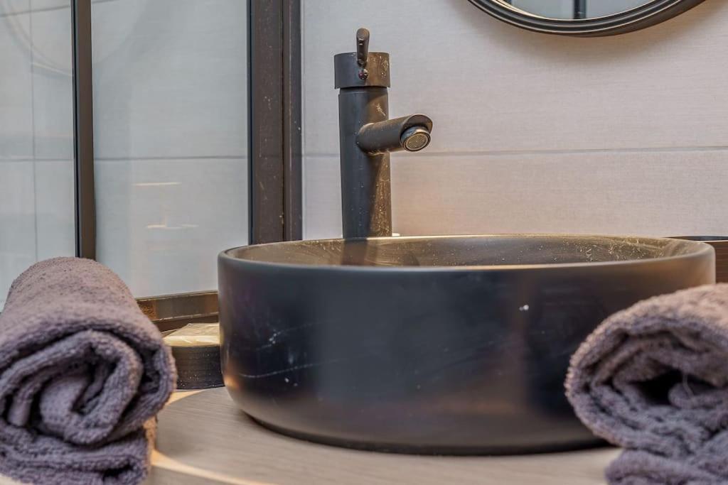 Suitetrails - Air-conditioned apartment terrace gare st Charles
