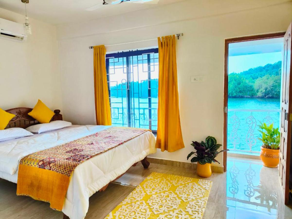 Riverside Villa in the midst of a rainforest - Housity