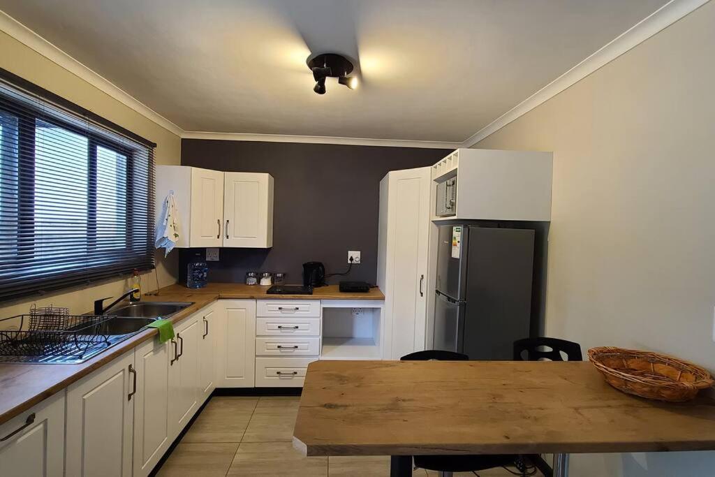 Suitetrails - Cozy Modern Private Apartment