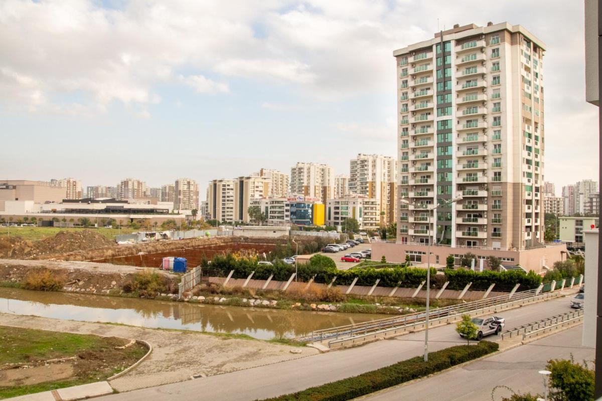 Pleasant Flat Close to Various Malls in Cigli - Housity