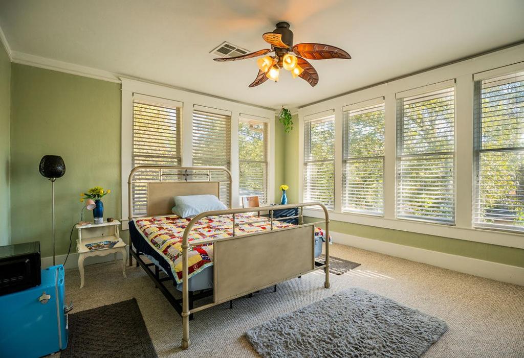 Historic Mitchell House - Housity