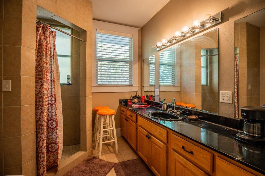 Historic Mitchell House - Housity