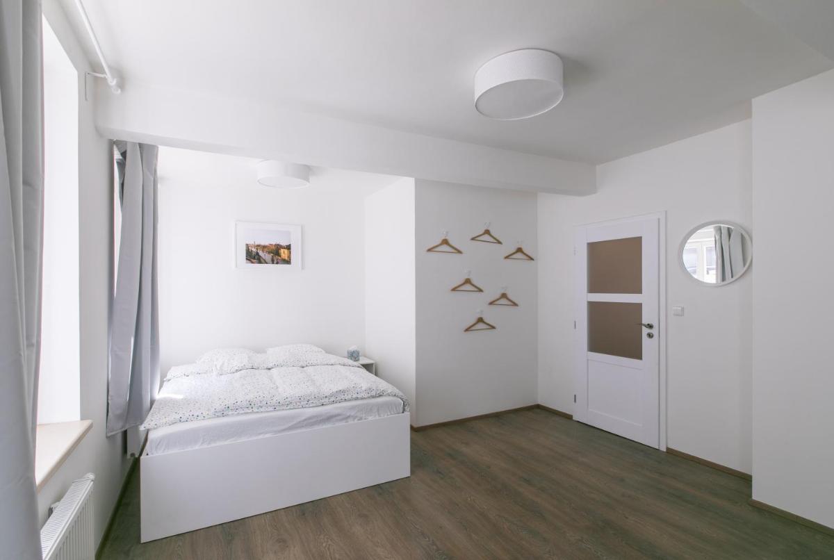 Suitetrails - Cozy apartment in quiet courtyard near Charles Bridge