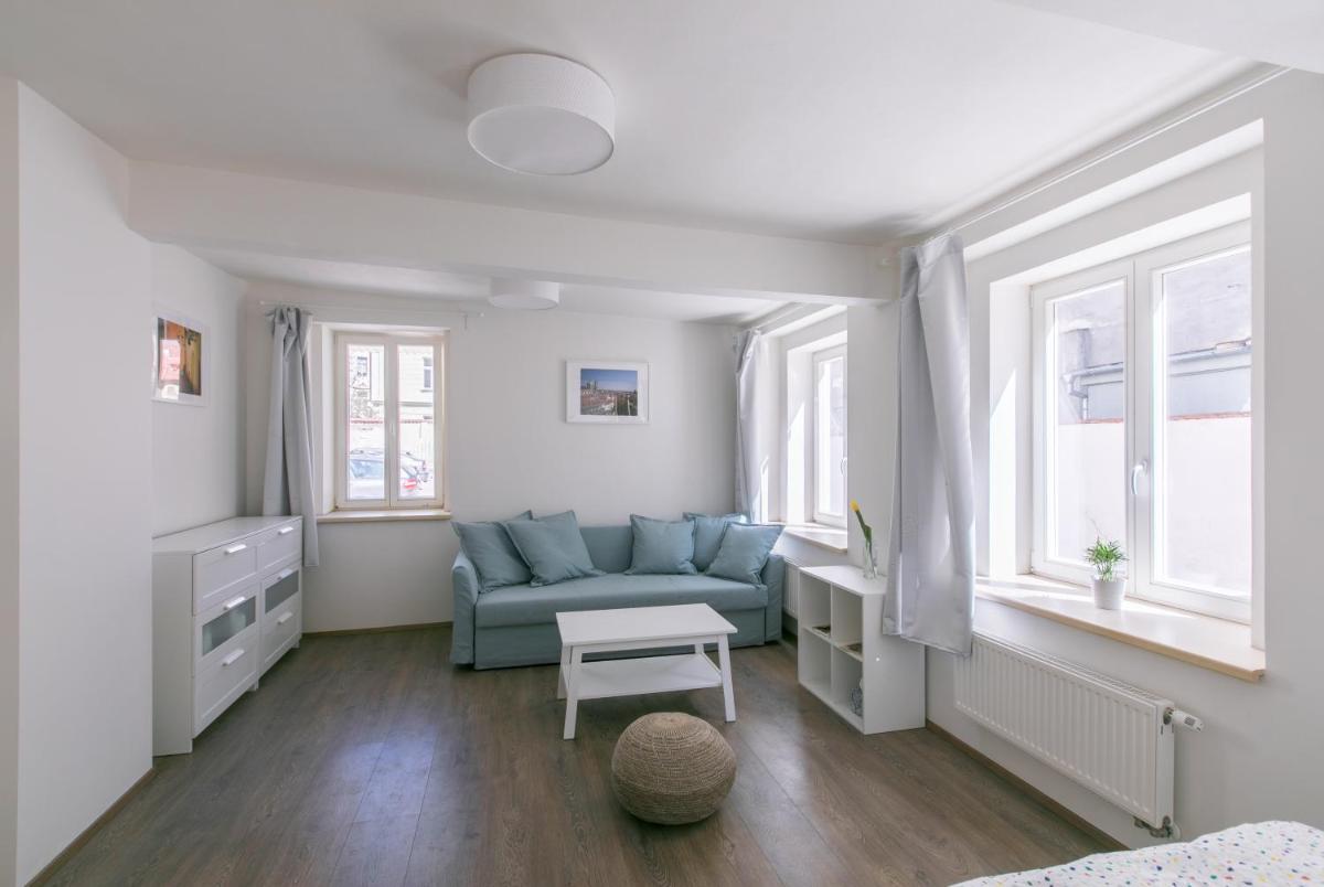 Suitetrails - Cozy apartment in quiet courtyard near Charles Bridge