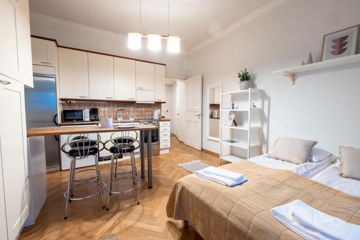 Suitetrails - 2ndhomes Cozy & Compact Top Floor Studio in Erottaja