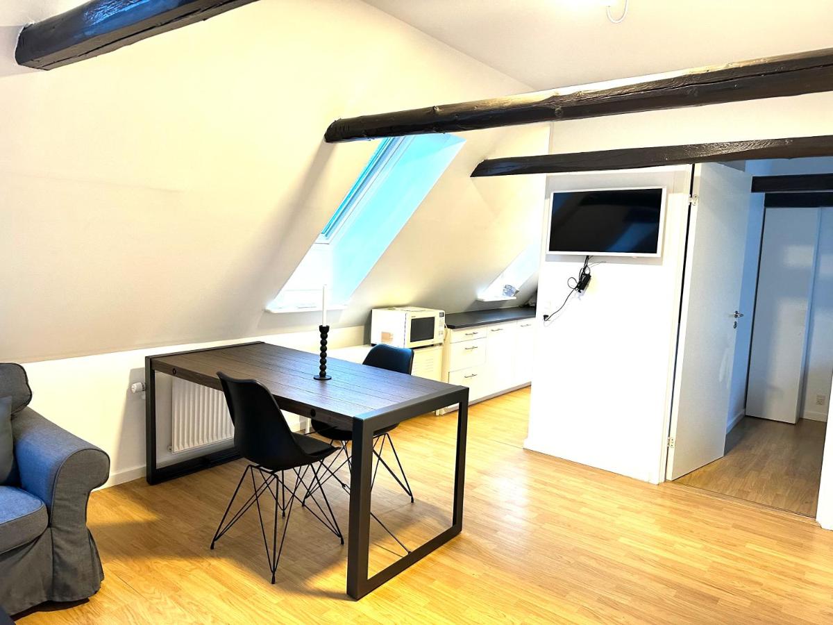 Suitetrails - Cozy one bedroom apartment near the sea