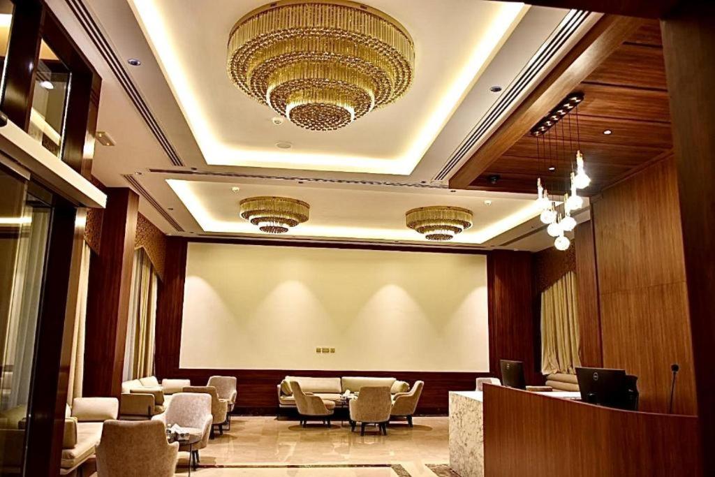 Suitetrails - Royal Vista Hotel