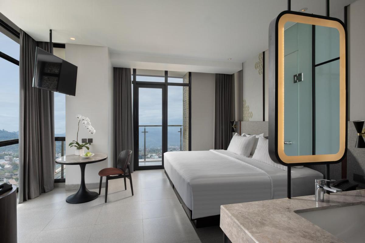 Suitetrails - Hotel Santika Premiere Padang