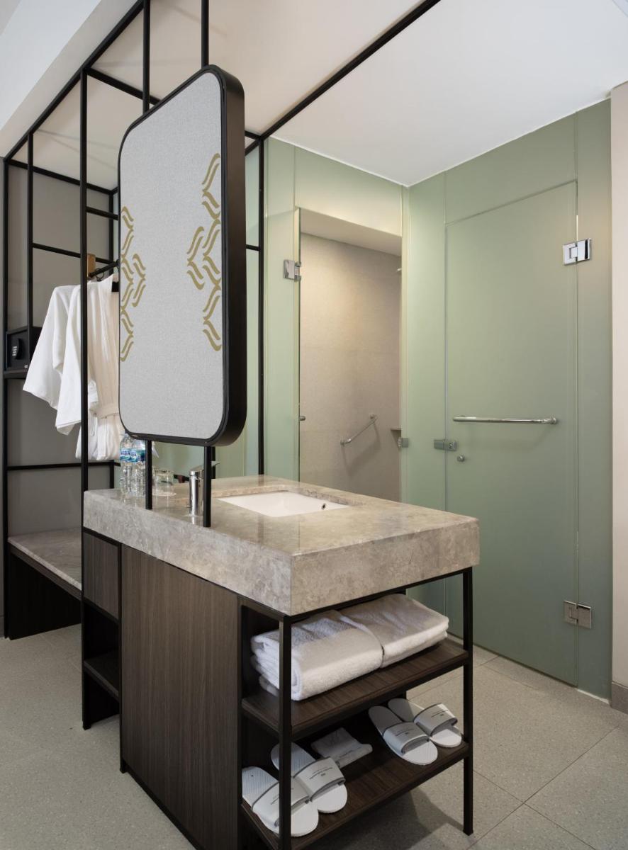 Suitetrails - Hotel Santika Premiere Padang