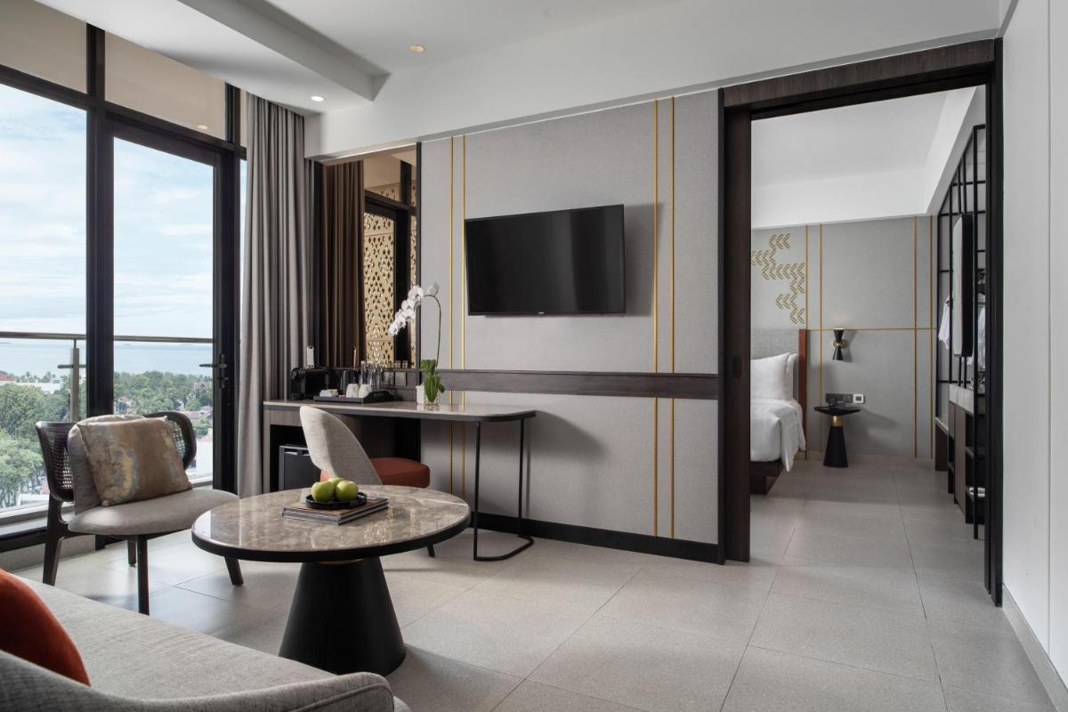 Suitetrails - Hotel Santika Premiere Padang