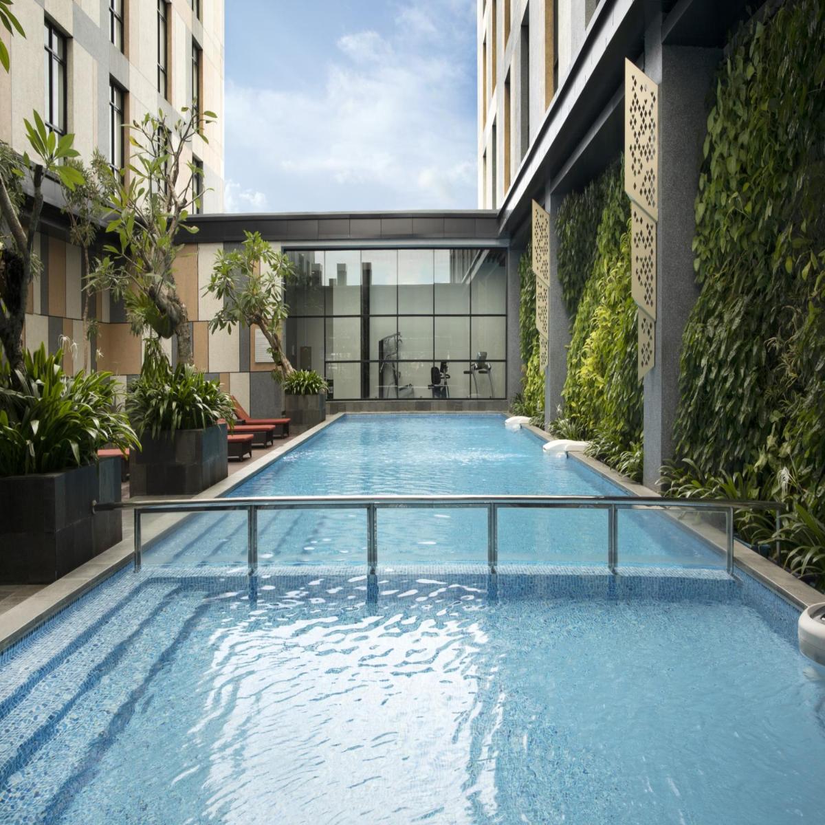 Suitetrails - Hotel Santika Premiere Padang