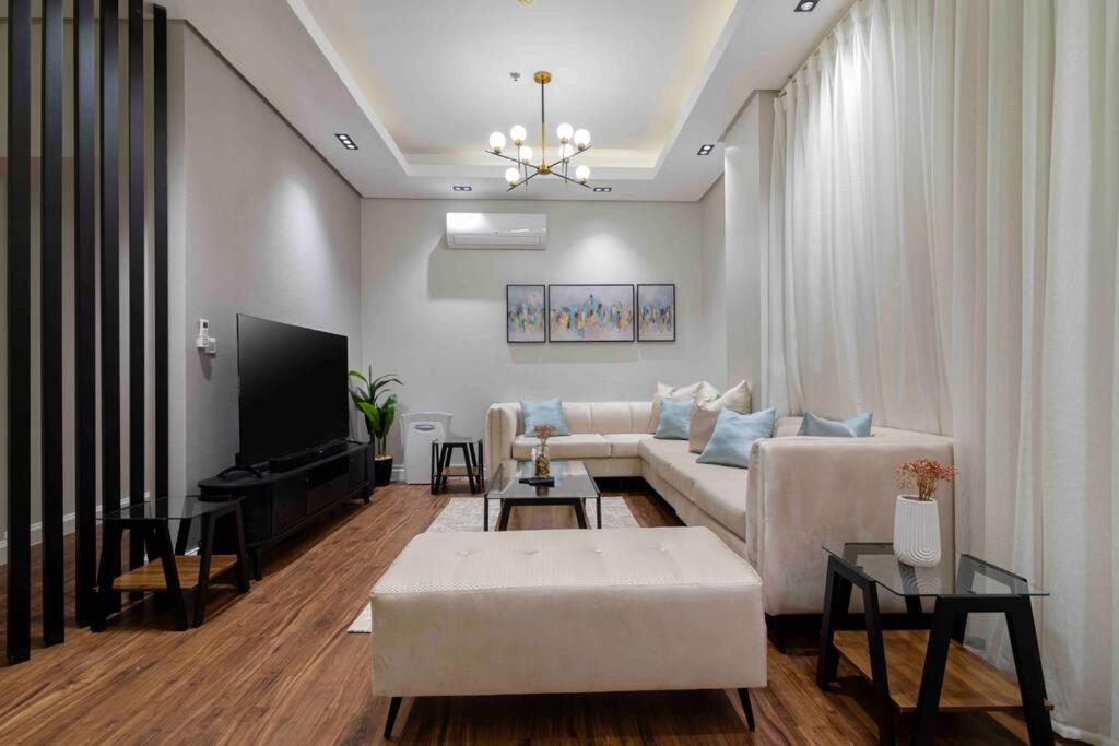 شقة فاخرة واسعة مكتملة الخدمات2023 - Housity