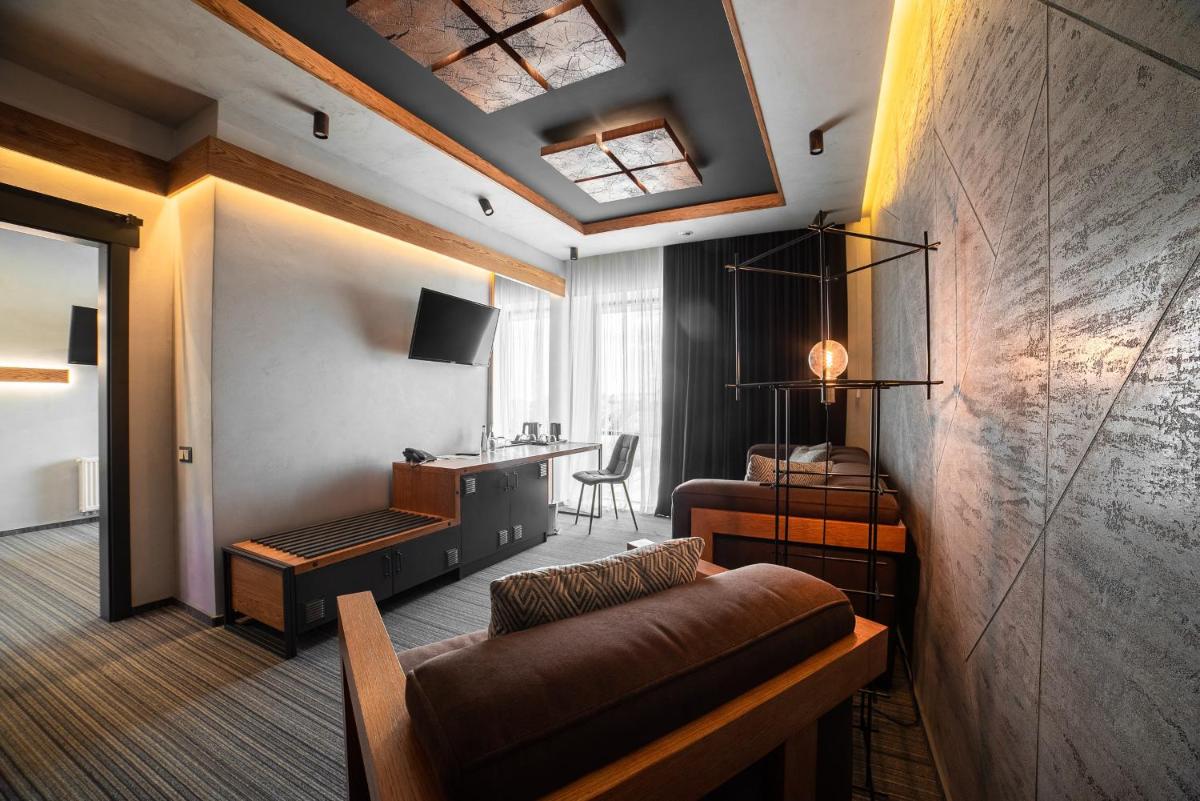 Suitetrails - MOJO HALL Hotel