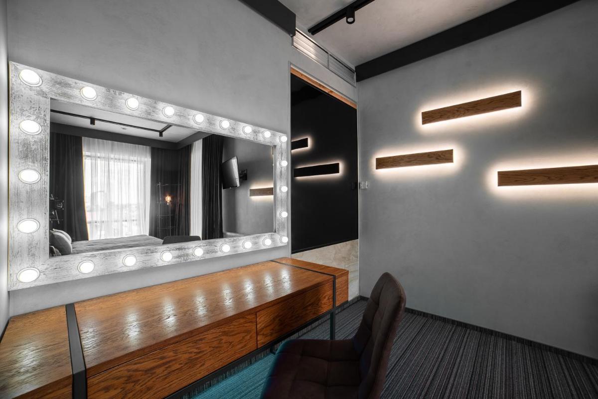 Suitetrails - MOJO HALL Hotel