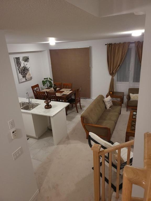 Elora Fergus 4 Bedroom Vacation Home - Housity