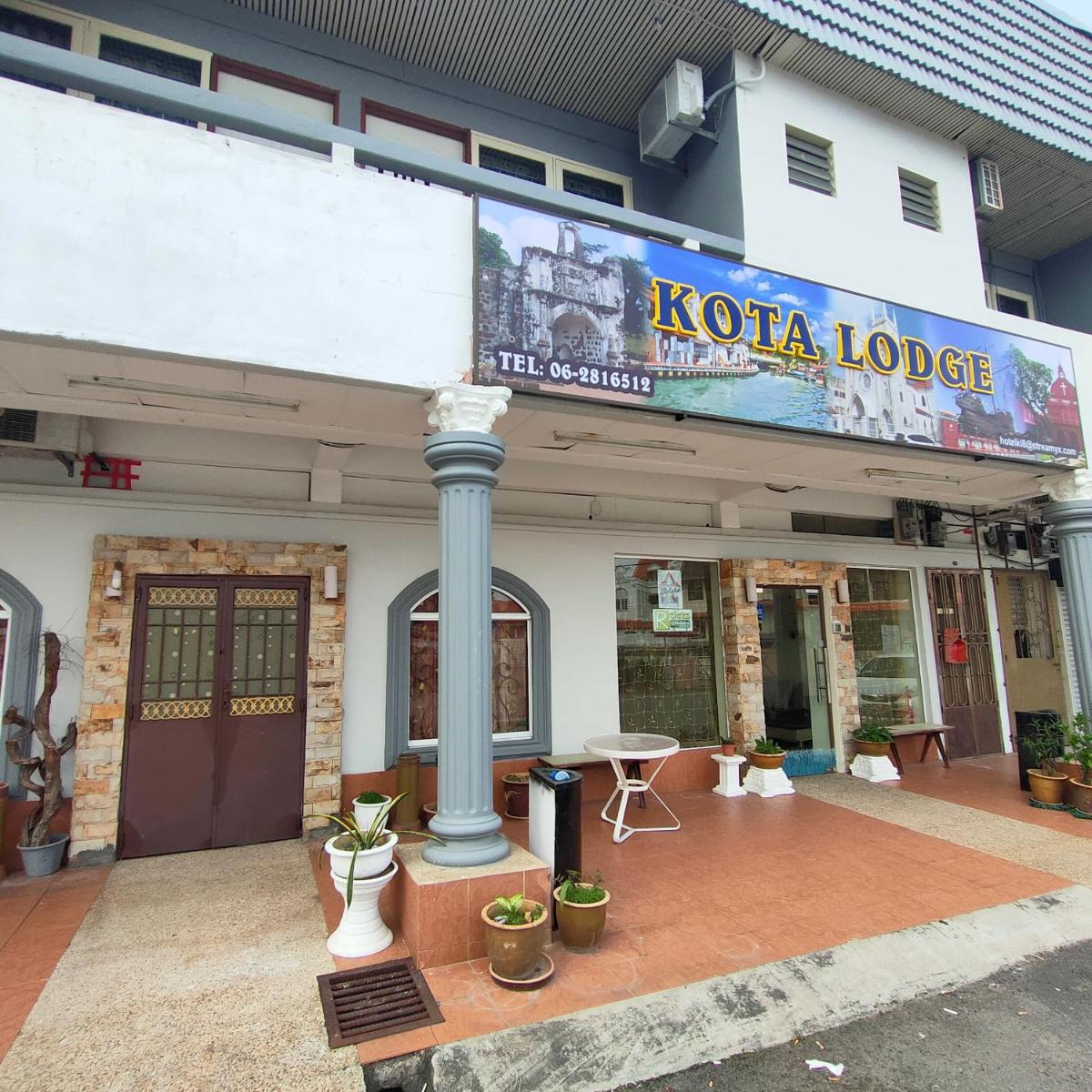 Kota Lodge Hotel - Housity