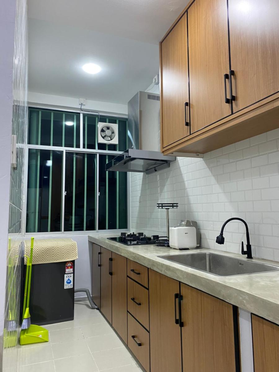 Home Away From Home Room 1 - Housity