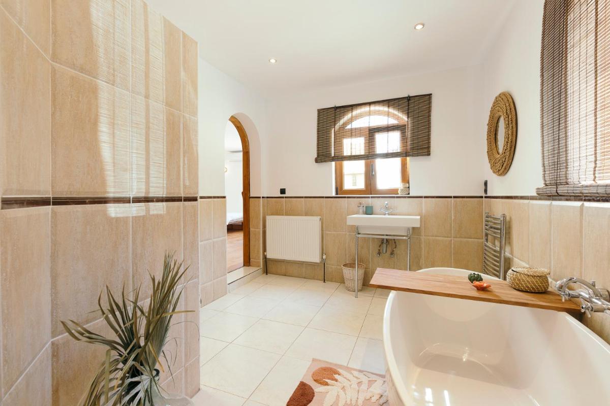 Suitetrails - All Inclusive Luxurious CoLiving La Kookaburra
