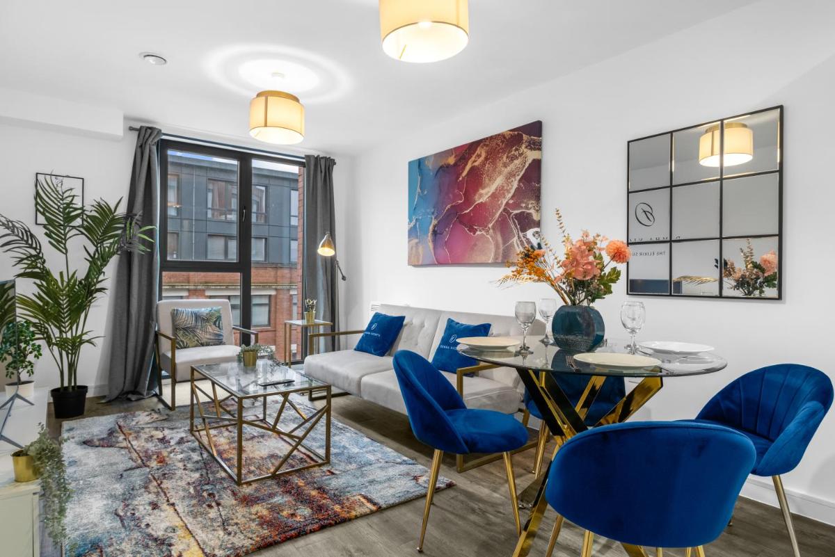 The Elixir Suite 2 bedroom property near Bullring City Centre - Sleeps 7 - Housity