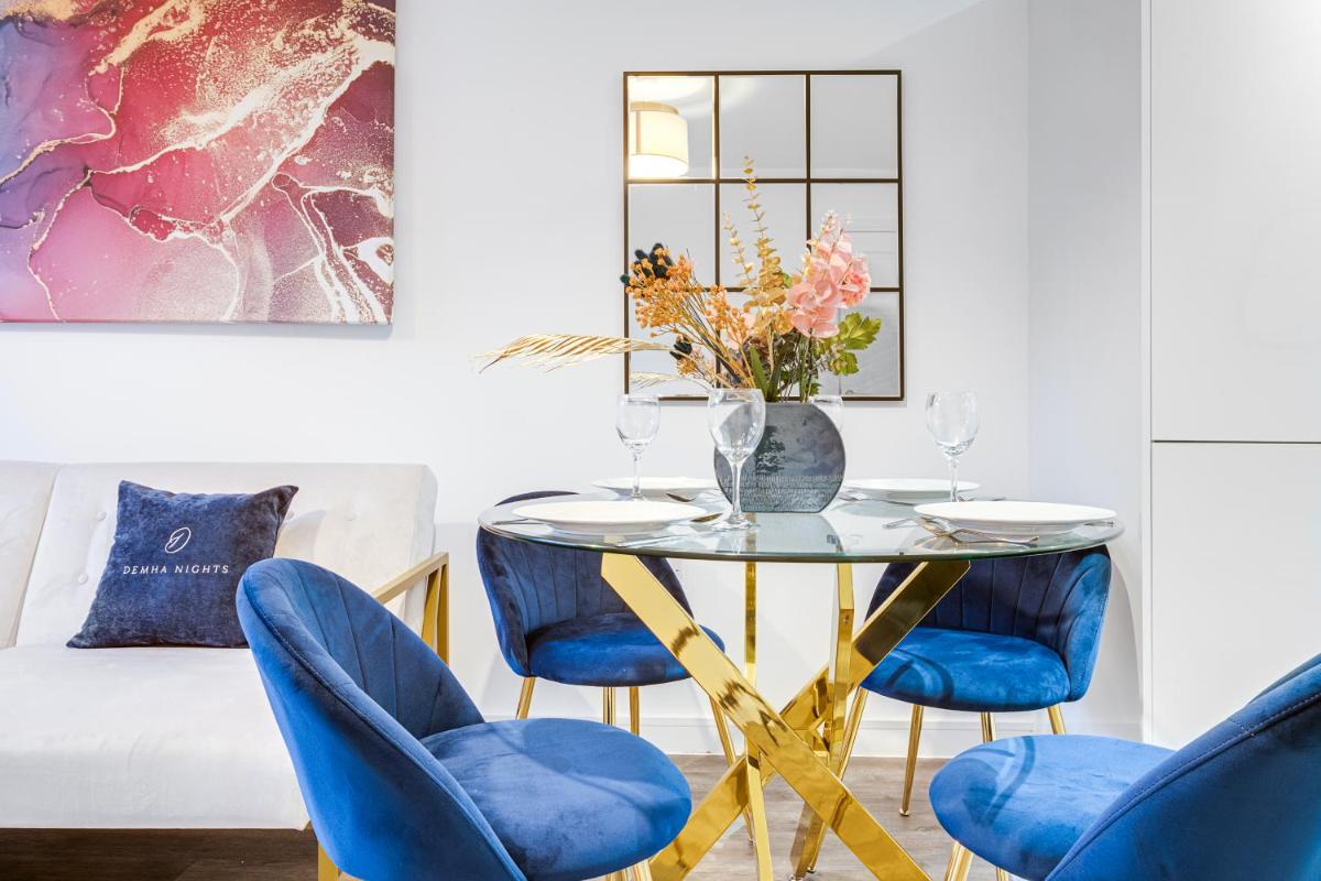 The Elixir Suite 2 bedroom property near Bullring City Centre - Sleeps 7 - Housity