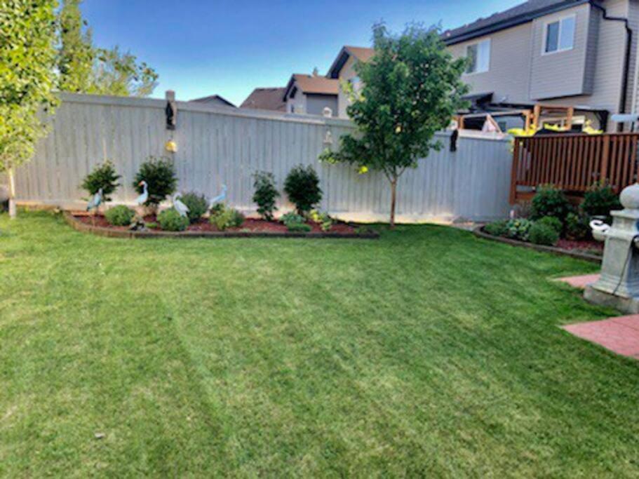 Suitetrails - Luxury 3700 sq/ 5 bedroom/ jettedtub/ 4 fireplaces