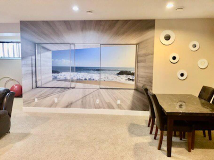 Suitetrails - Luxury 3700 sq/ 5 bedroom/ jettedtub/ 4 fireplaces