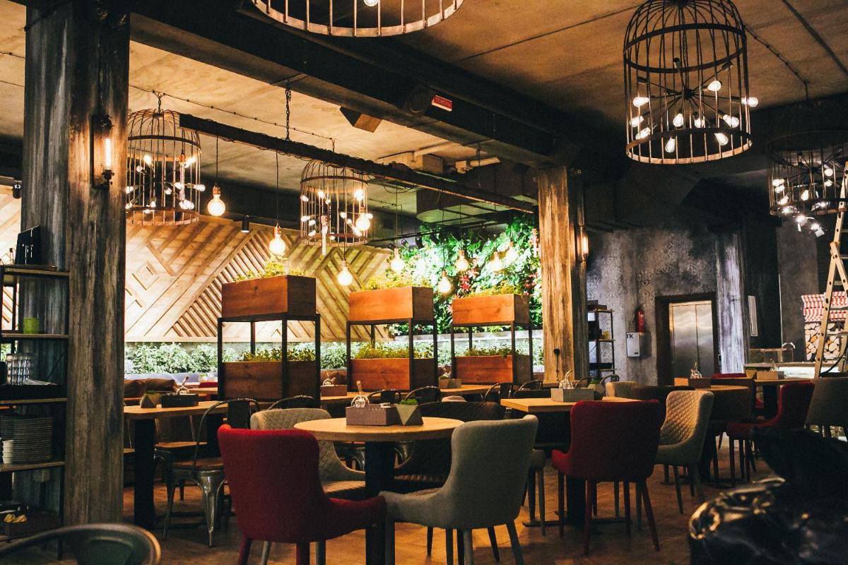 Suitetrails - MOJO HALL Hotel