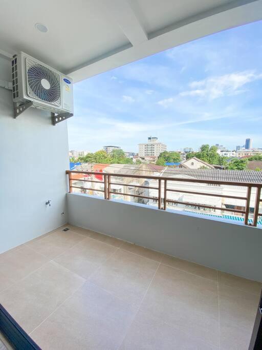 Suitetrails - GP HOUSE apartment - near BTS Sukhumvit Private room large balcony