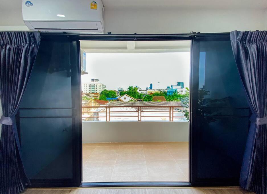 Suitetrails - GP HOUSE apartment - near BTS Sukhumvit Private room large balcony