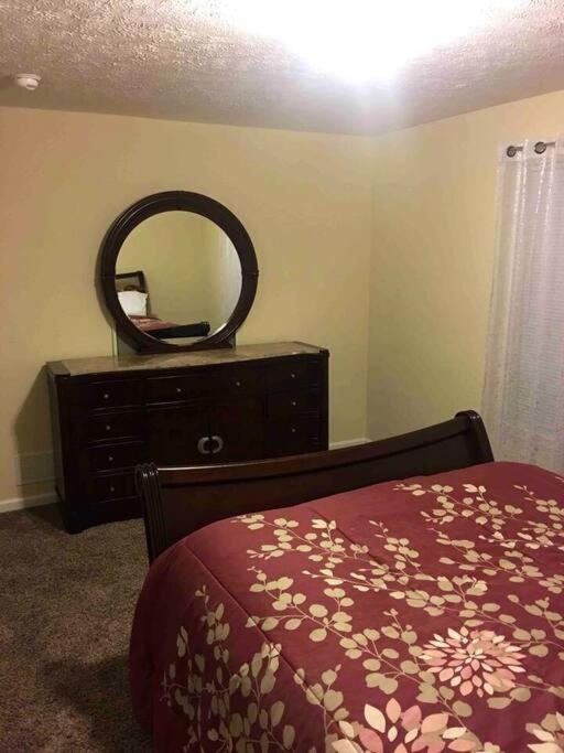 Cheerful home in the heart of Mt . Pocono - Housity