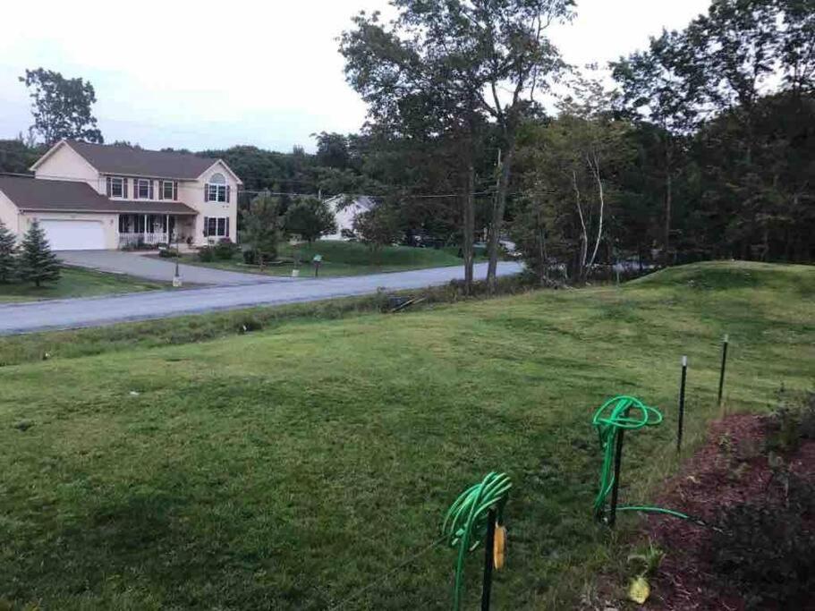 Cheerful home in the heart of Mt . Pocono - Housity