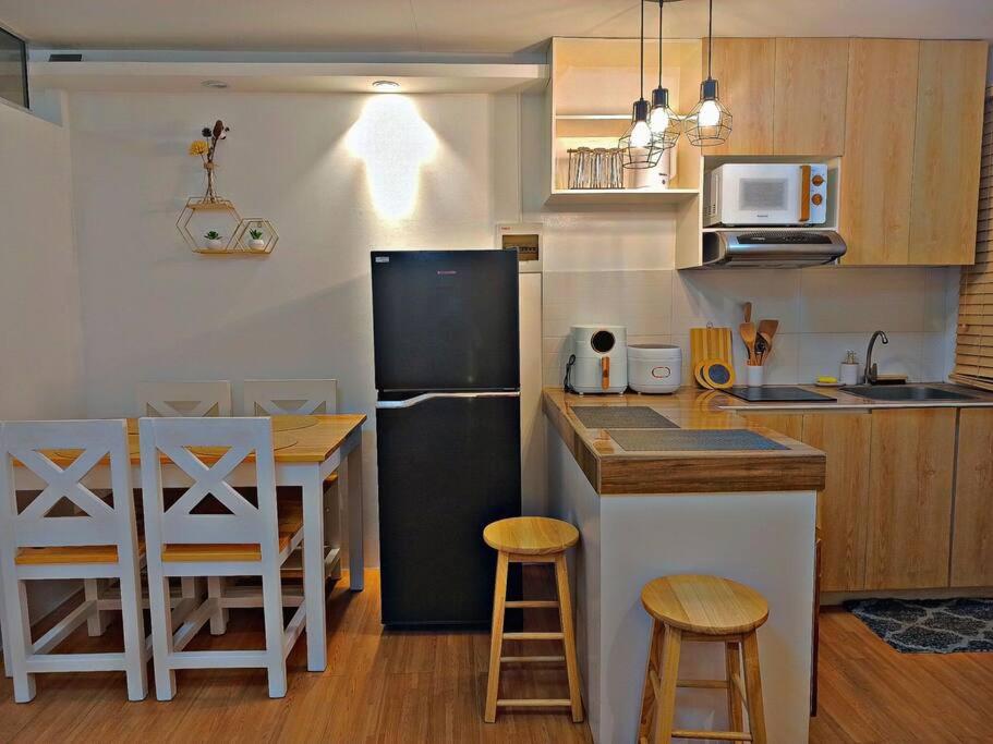 Minamalist Condo Staycation - Hizvo